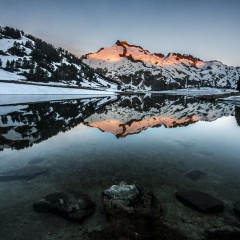 Amanecer sobre el pico Neouville