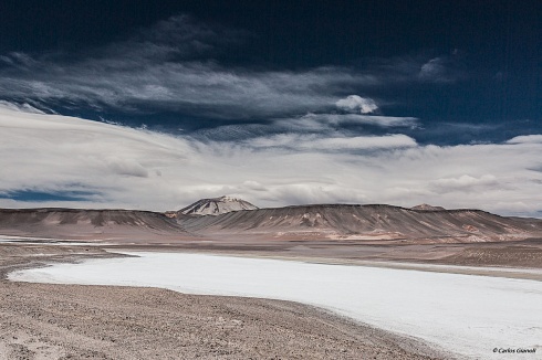 El salar y los volcanes